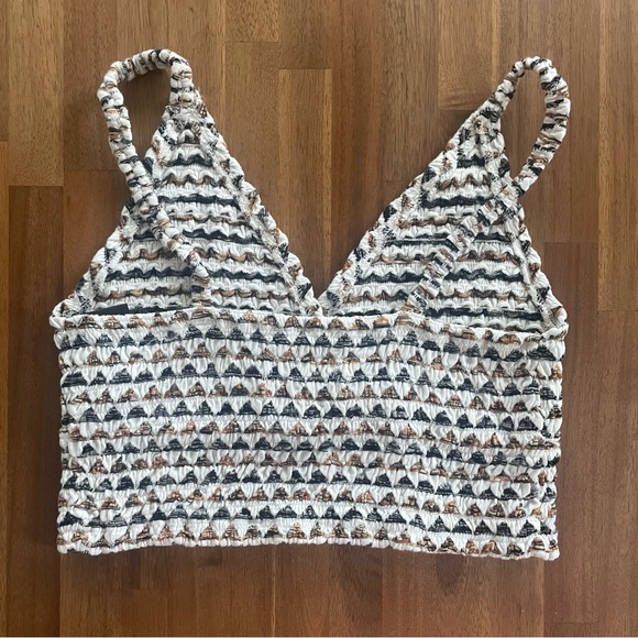 UO Louisa Jacquard Smocked Cropped Top - Picture 6 of 6